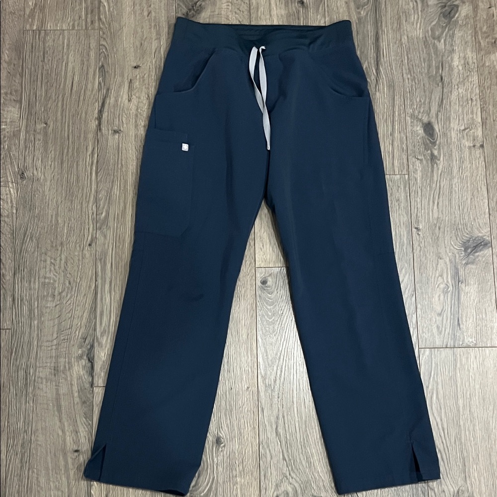 Women’s Figs Kade cargo Scrub pants size S Petite